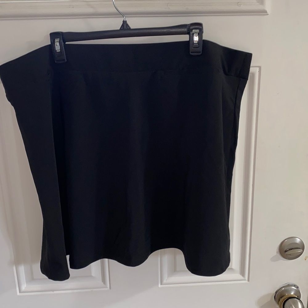 Womens skort with faux front pockets